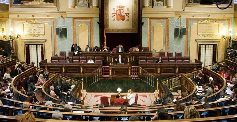 El Partido Popular se queda con 119 escaños propios y el PSOE con 89