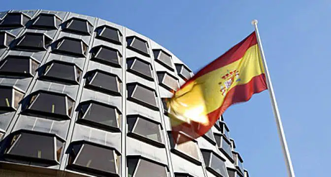 El Constitucional reanuda el miércoles su actividad coincidiendo con pleno del Parlamento catalán
