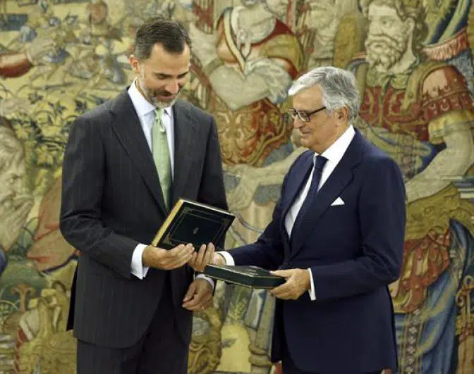 Torres-Dulce entrega al Rey la Memoria de la Fiscalía del año 2013