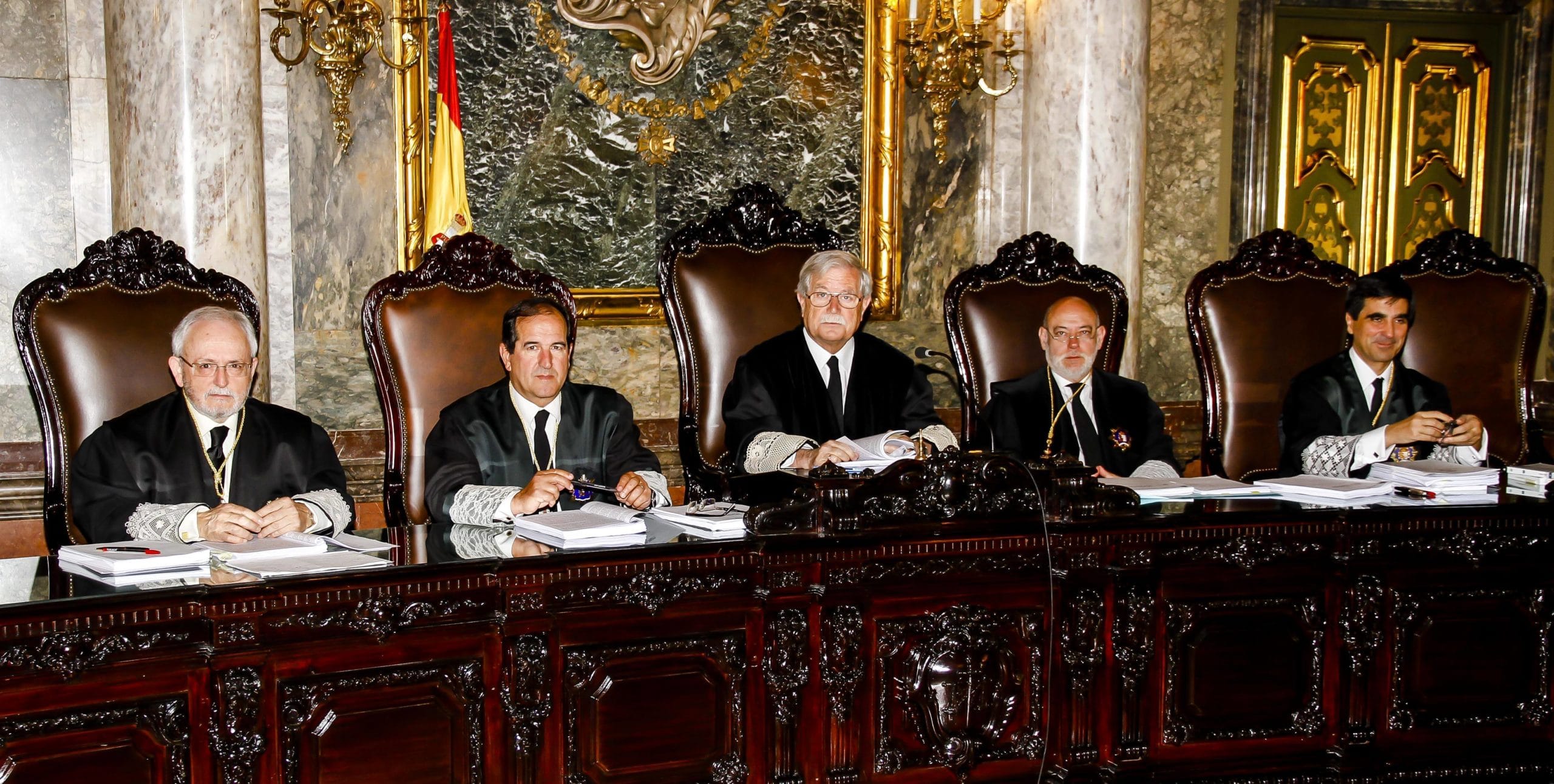 Los magistrados de la Sala de lo Penal del Tribunal Supremo (izquierda a derecha) Luciano Varela, Andrés Martínez Arrieta, Joaquín Giménez, José Manuel Maza y Antonio del Moral.