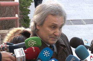 José Luis Fuertes, el abogado de Miguel Ángel Flores, está satisfecho con la intervención de su cliente. EP.