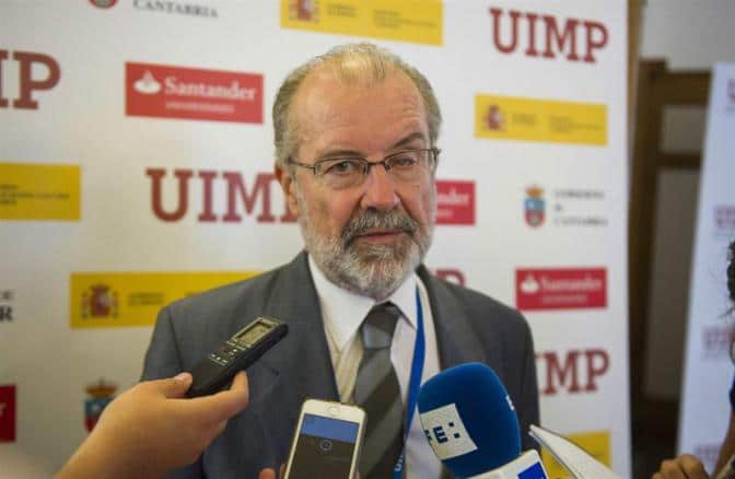 Xiol, magistrado del Constitucional, reclama un esfuerzo al Parlamento para concretar el alcance de derechos fundamentales en Internet