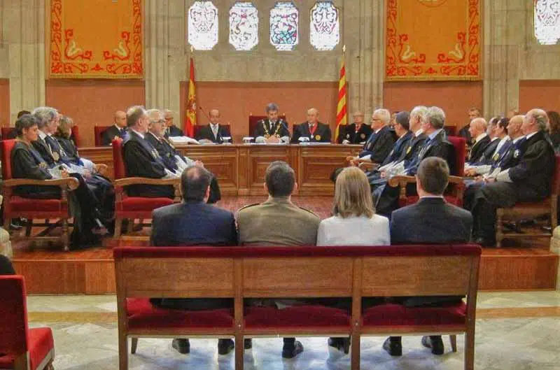 Ni el presidente de la Generalitat ni la alcaldesa de Barcelona asistieron a la toma de posesión del nuevo presidente del TSJC