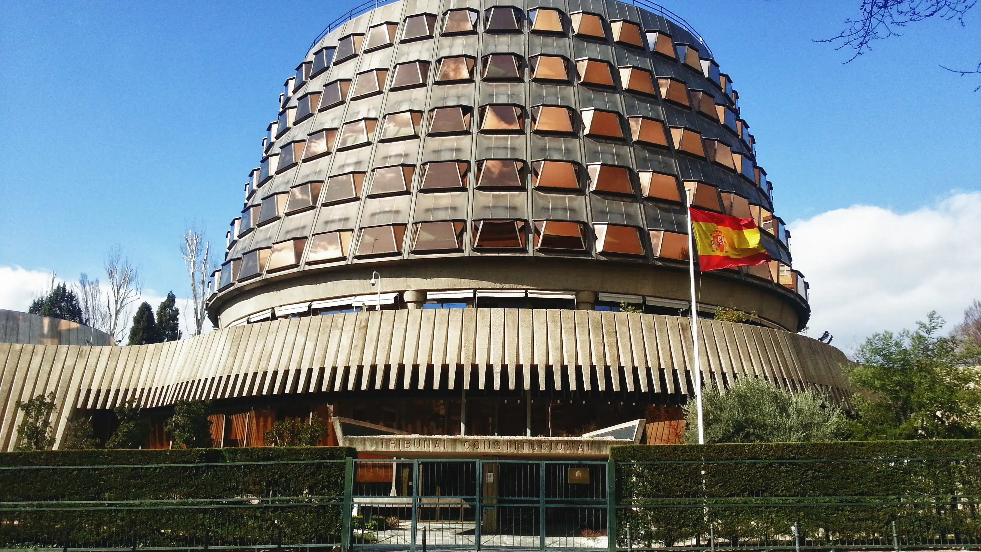 El Tribunal Constitucional suspende las competencias del «Ministerio de Exteriores» de la Generalitat de Cataluña