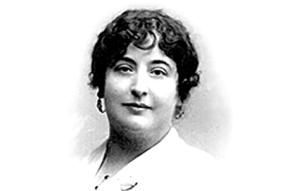 Carmen de Burgos y Seguí, maestra y feminista, dijo en el momento de su muerte que se sentía feliz por "morir republicana"