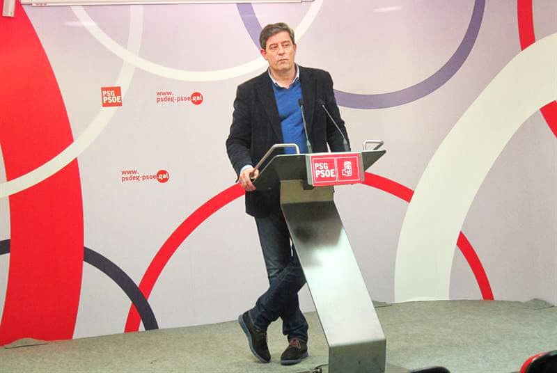 Jaque a Sánchez: el líder del PSG-PSOE, Besteiro, renuncia a la candidatura a la Xunta
