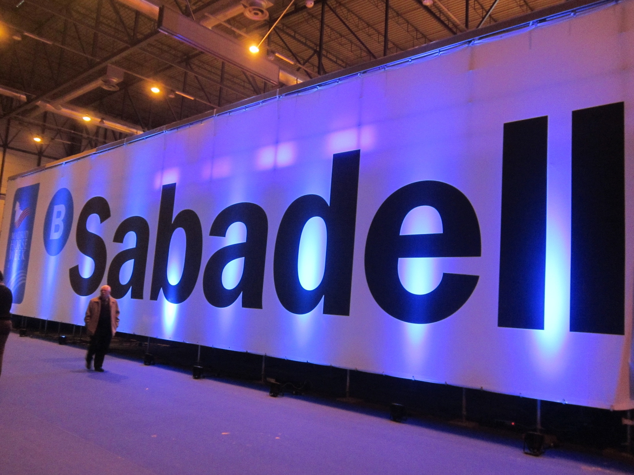 El Banco Sabadell condenado a devolver el dinero de un swap colocado a un farmacéutico
