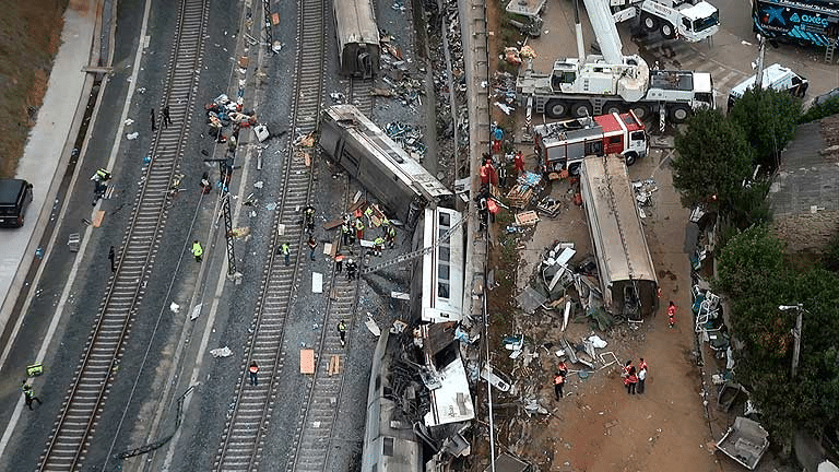El exdirector de Seguridad en la Circulación de ADIF y el maquinista serán juzgados por el accidente de tren en Angrois en 2013