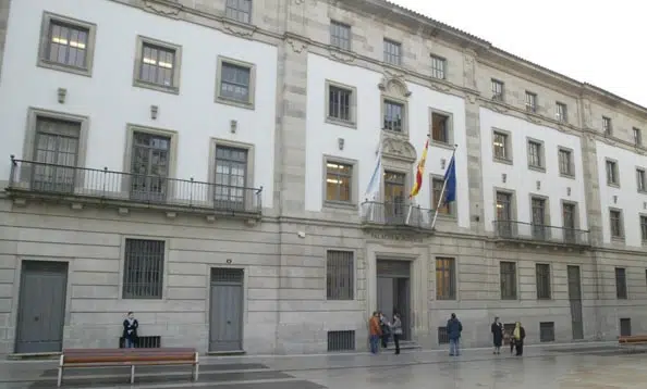 La Audiencia de Pontevedra anula una cláusula de vencimiento anticipado y archiva la ejecución hipotecaria