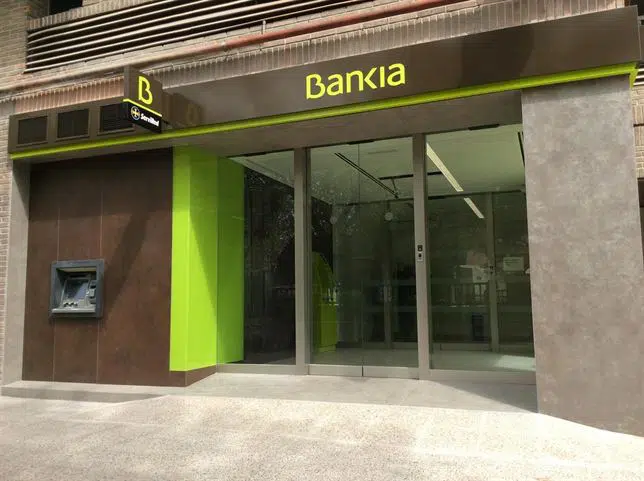 Andreu estudia si impone fianzas civiles al banco y a una treintena de imputados