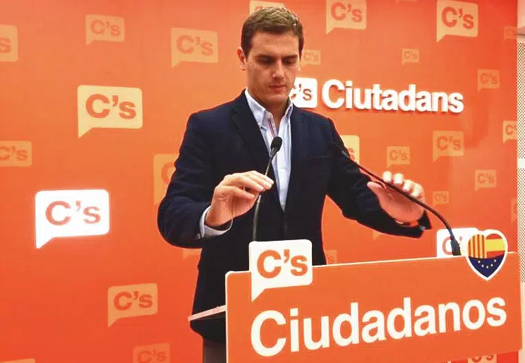 Rivera acusa a PP y PSOE de ser «lo mismo» por no apoyar la reforma del Estatuto Fiscal