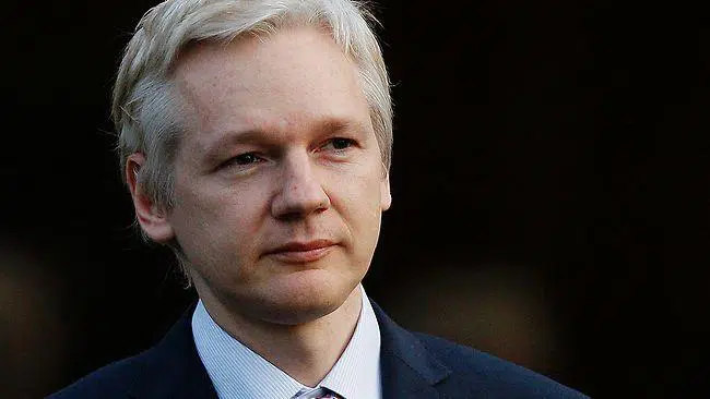 La Policía británica arrestará a Assange si abandona la Embajada, tras cerrarse su caso en Suecia