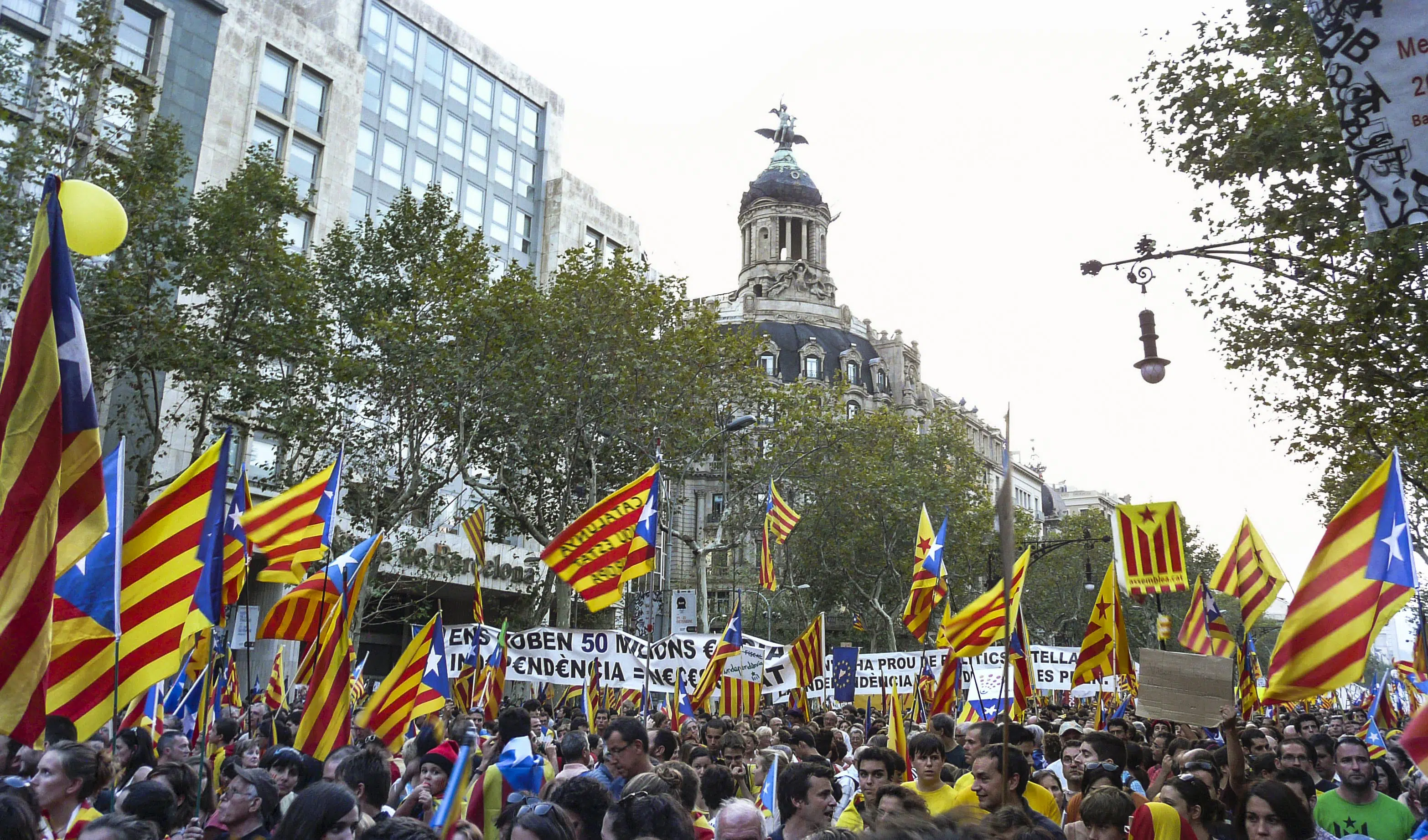 Casi la mitad de los catalanes desean que se acate el fallo del Constitucional