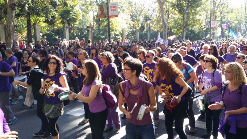Decenas de miles de personas toman las calles madrileñas exigiendo el fin de la violencia contra las mujeres