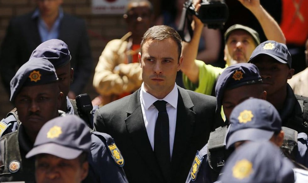 El atleta Oscar PISTORIUS sale de la CÁRCEL