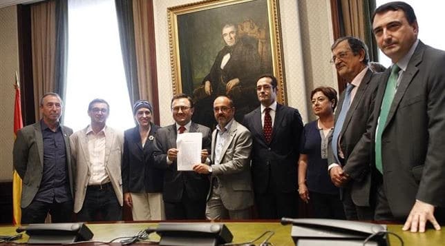El CONSTITUCIONAL admite el recurso CONTRA LA PRISIÓN PERMANENTE REVISABLE