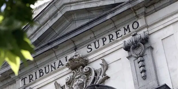 El Supremo absuelve a un abogado que timó 6.000 euros a un anciana sin estudios