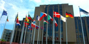 El TRIBUNAL DE JUSTICIA DE LA UNIÓN EUROPEA sentencia que los PROFESIONALES CON CONOCIMIENTOS también son CONSUMIDORES