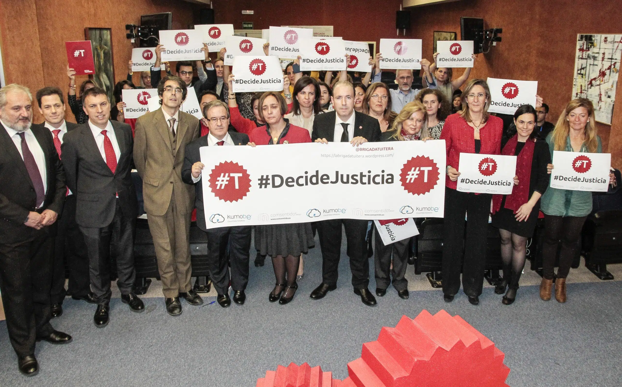 La Brigada Tuitera denuncia la falta de independencia judicial en España ante la ONU