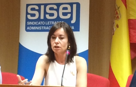 Abigail Fernández ejerció como portavoz del, ahora extinto, Sindicato de Letrados de la Administración de Justicia (SISEJ) entre 2016 y 2020.
