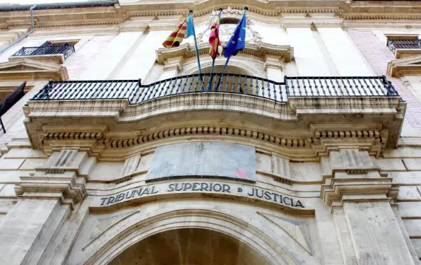 Procesados el exalcalde del PP de Moncada (Valencia) y un exedil por hipotecar 6 parcelas municipales tras venderlas