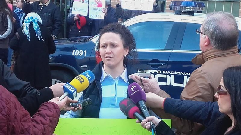 La Audiencia revoca una sentencia de una jueza de Talavera que daba la custodia a un padre «condenado por maltrato»