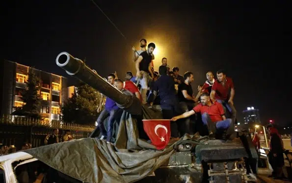 La Abogacía condena la represión en Turquía y reclama a Europa que no olvide a los refugiados
