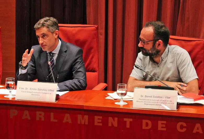 Fiscal anticorrupción de Barcelona exige a los políticos inmersos en casos de corrupción que dimitan