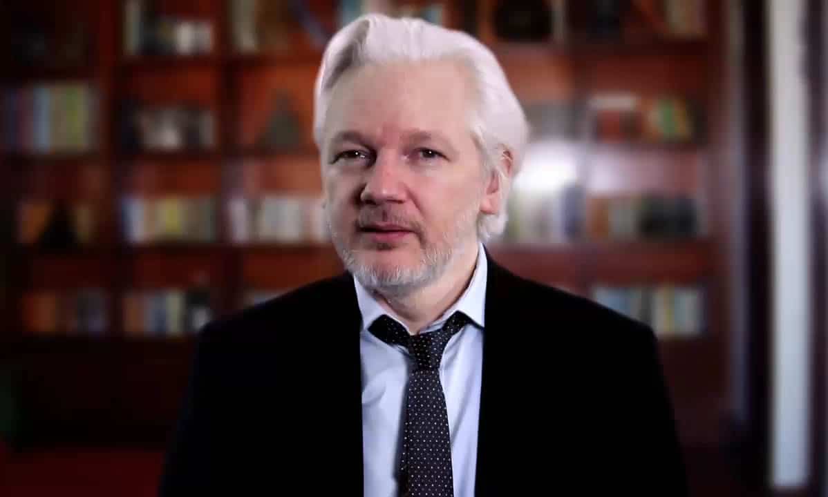 El fundador de Wikileaks, Julian Assange, inaugura los cursos de verano en Torres, Jaén, por vídeo
