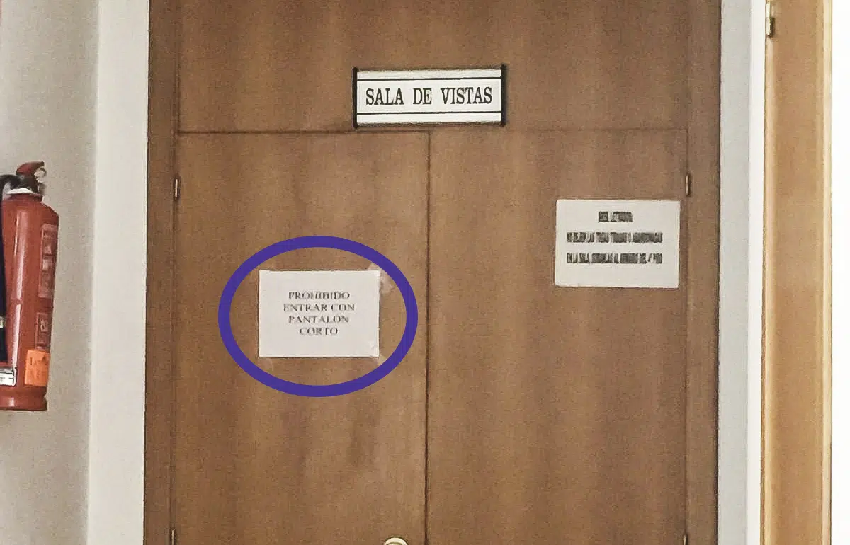 Sala de Juicios de Sagunto: «Prohibido entrar con pantalón corto»