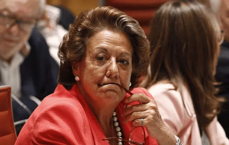 Tras abandonar el PP, Rita Barberá cobrará 2.300 euros más al mes por ir al Grupo Mixto del Senado