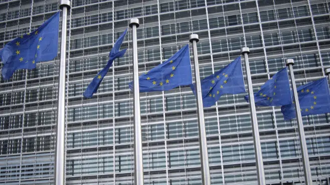 Bruselas pide un registro «obligatorio» para los «lobbistas» que contacten con instituciones de la UE