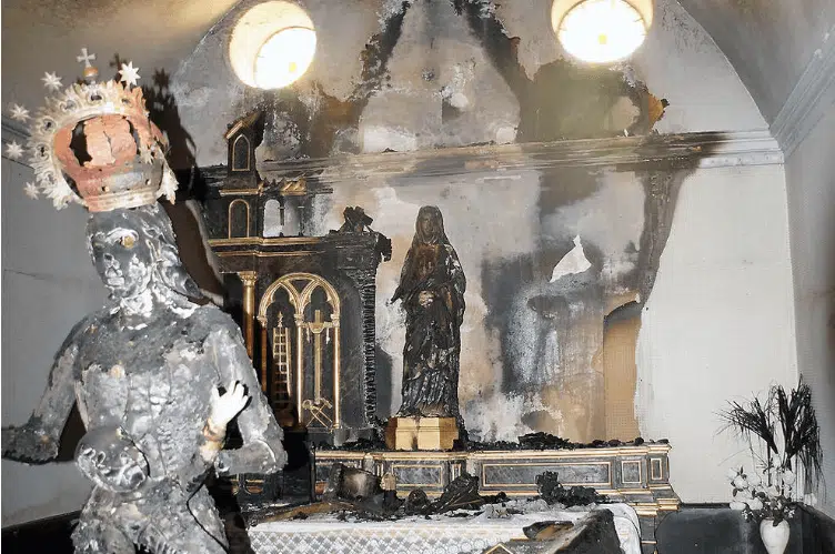 Orden de alejamiento a lugares de culto católico para el marroquí que quemó una capilla de la Iglesia de Fontella, Navarra