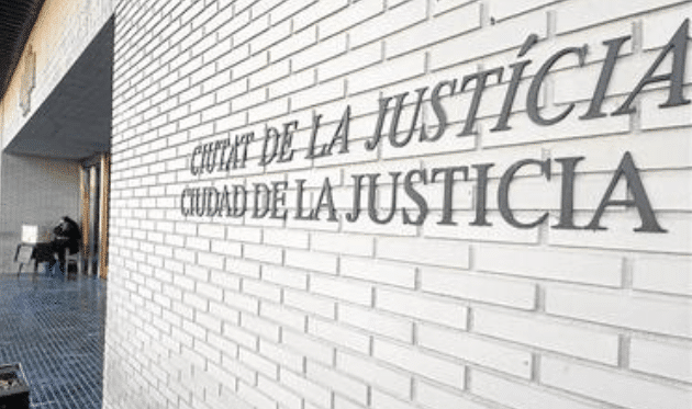 Una madre condenada a 25 días de trabajos sociales por dar un bofetón a su hija