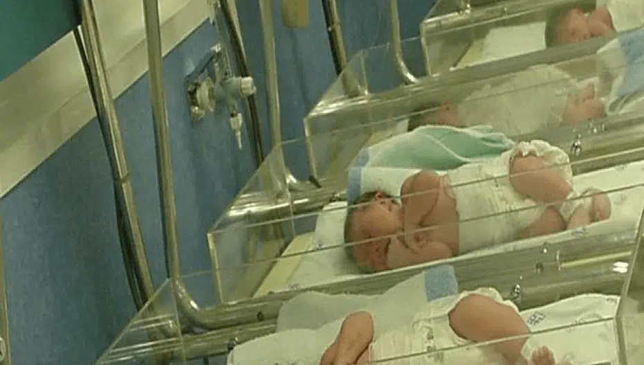 Los hospitales inscriben 100.000 bebés por internet en el primer año del sistema