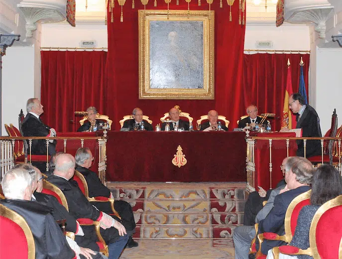 Navarro Valls honra al “maestro” González Perez, en la apertura del curso de la Real Academia de Jurisprudencia y Legislación