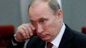 En esta imagen el presidente de Rusia, Vladímir Putin, en un gesto que puede denotar que una persona miente, aunque siempre hay que tiene en cuenta a qué responde ese gesto.