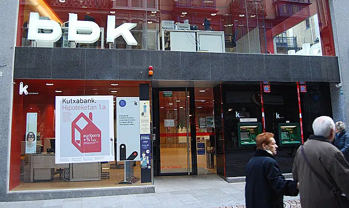 La Audiencia de Álava obliga a Kutxabank a eliminar la comisión de 30 euros por «numeros rojos»
