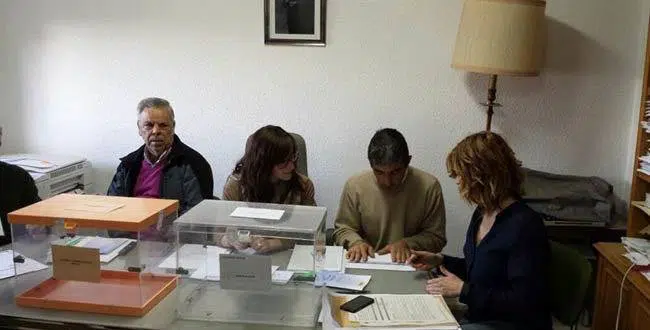 La Fiscalía pide casi 3.000 euros de multa a un hombre que llegó tarde a una mesa electoral en Asturias