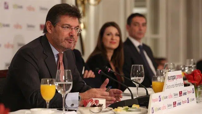 Catalá rechaza suprimir el principio de jerarquía en la Fiscalía