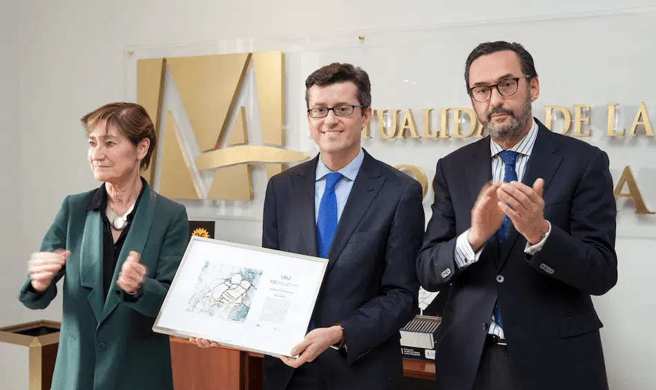 José Manuel Pérez recibe el premio anual de Microrrelatos sobre Abogados