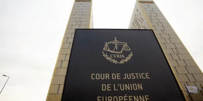 La justicia europea no ve discriminatorio prohibir el velo islámico en el trabajo