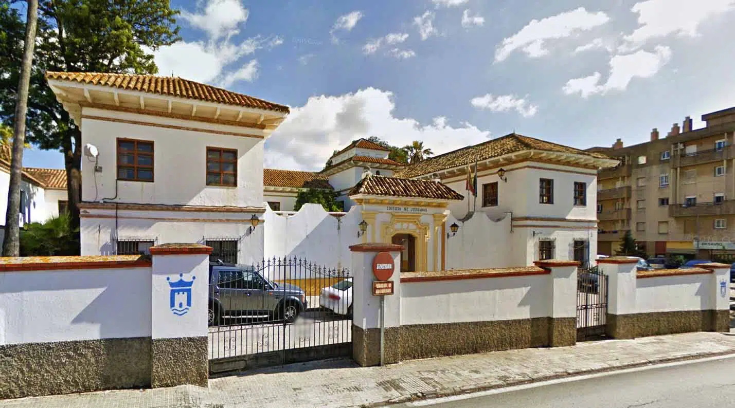 Condenado a 2 años de cárcel por hurtar libros de gran valor de una Biblioteca Municipal de Cádiz