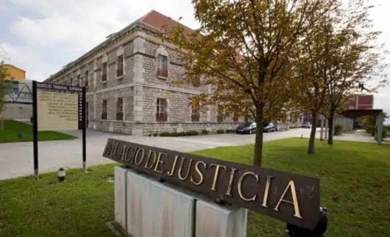 La Audiencia de Cantabria juzga hoy a una anciana acusada de apropiación indebida