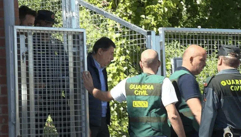 El juez mantiene en prisión incondicional comunicada y sin fianza a Ignacio González