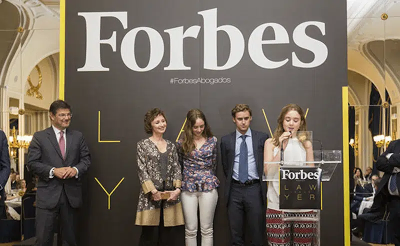 La abogacía rinde homenaje a Gonzalo Jiménez-Blanco en la entrega de premios de la revista Forbes