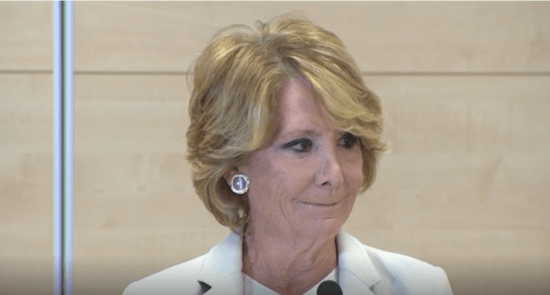 Pedro Sánchez no vulneró el derecho al honor de Aguirre al vincularla con la corrupción