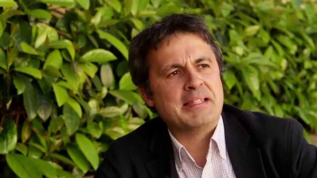 El profesor de Derecho Constitucional López Bofill citado por sus tuits sobre el independentismo