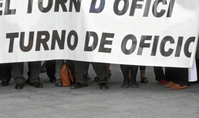 10 asociaciones de abogados exigen un turno de oficio «sin esclavos»