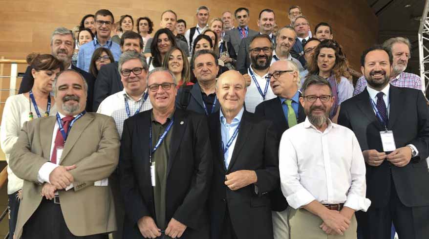 Casi un centenar de abogados planta al ministro Catal� en protesta por el plan del CGPJ sobre cl�usulas suelo